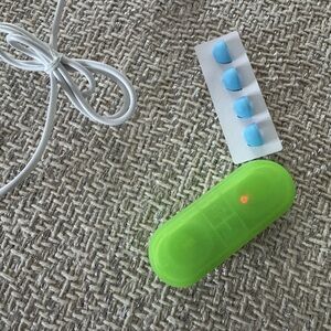 JBL Neon Green Earbud Charging Case with Blue Foam Tips